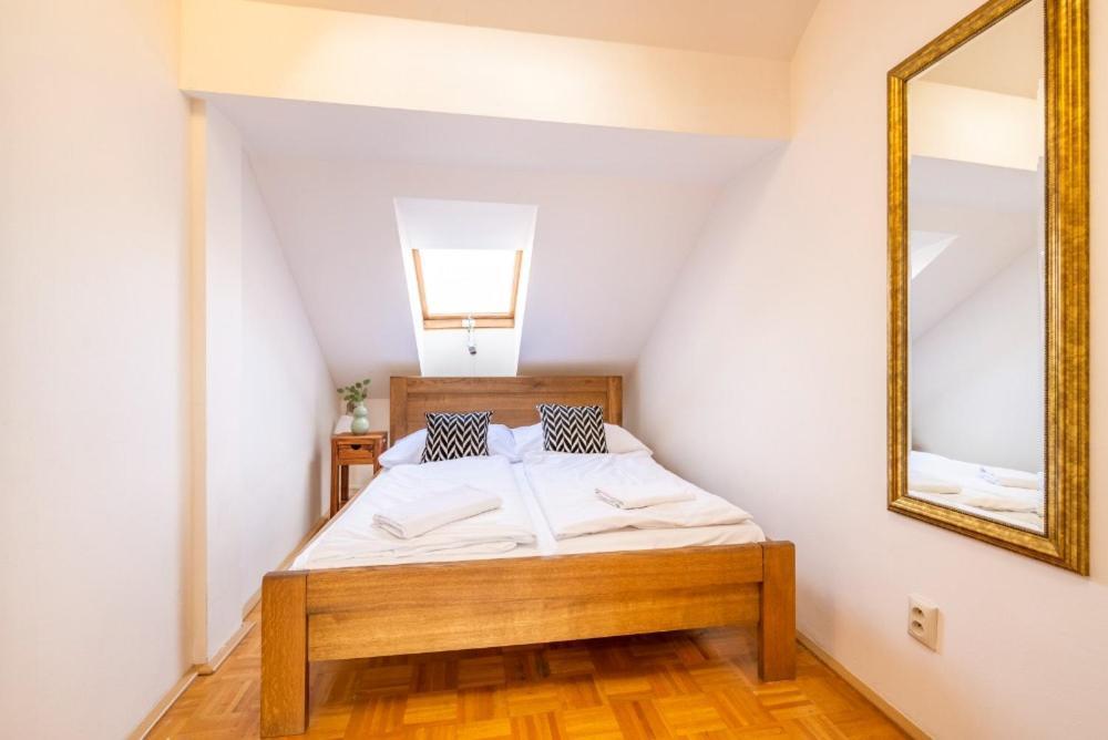Templova - Old Town Large Apartment With Terrace Prag Dış mekan fotoğraf